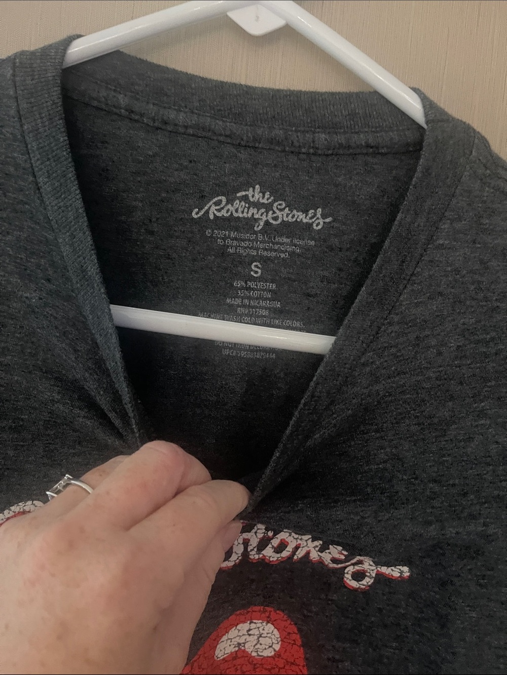 The Rolling Stones small Charcoal Short Sleeve Tee with Red Tongue Logo READ - Picture 2 of 4